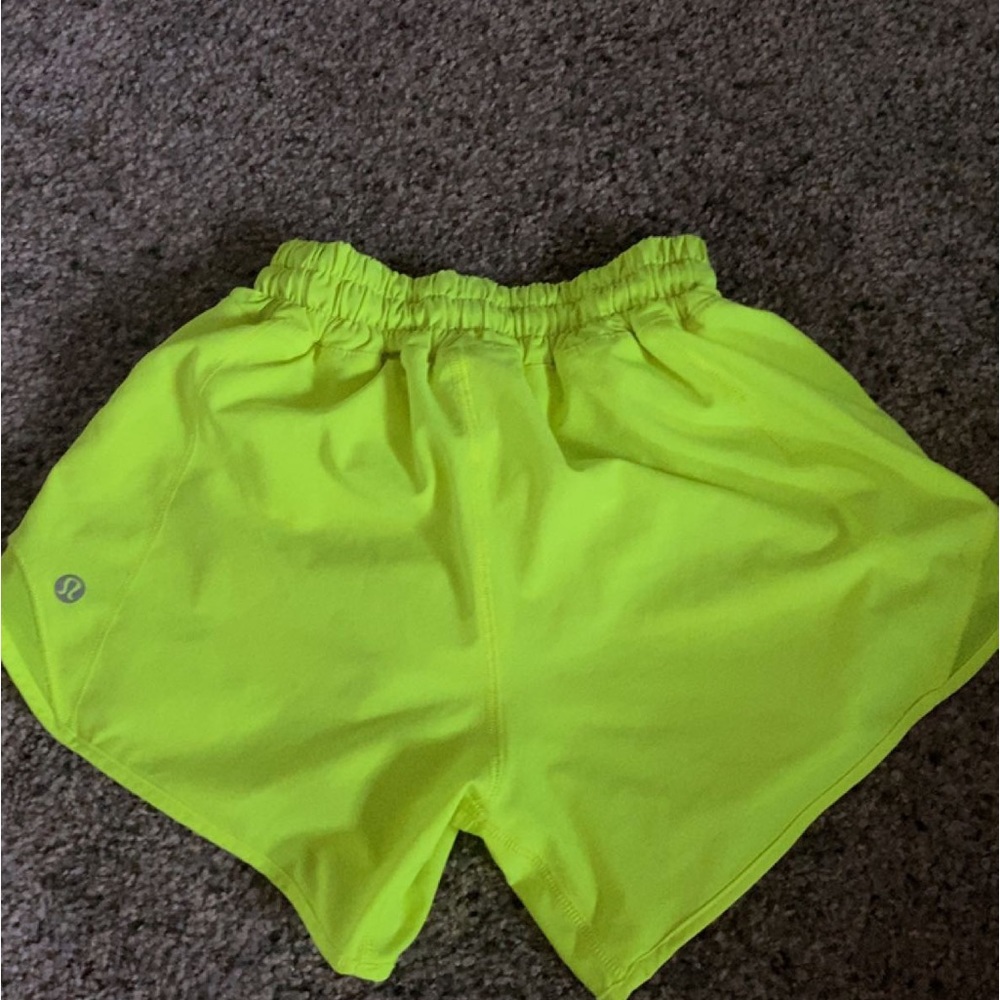 Lululemon RARE COLOR hotty hot shorts 4 inch